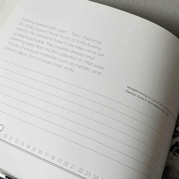 A year in fashion a look a day coffee table book - Picture 10 of 15